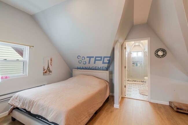 Building Photo - 211 Park Ave