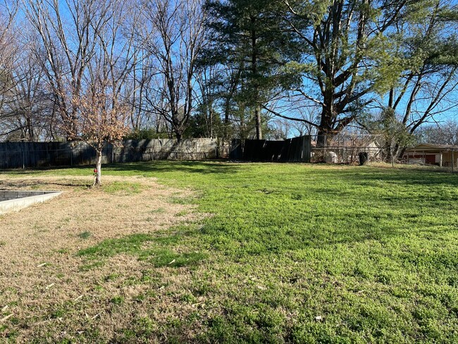 Building Photo - Great Location Wilson Co Schools