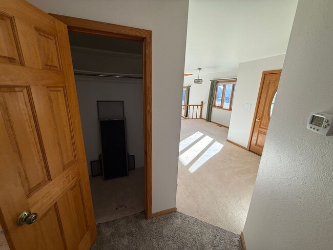 Building Photo - 3 Bed 2 Bath Large Semi-Rural Modern Beautiful Home