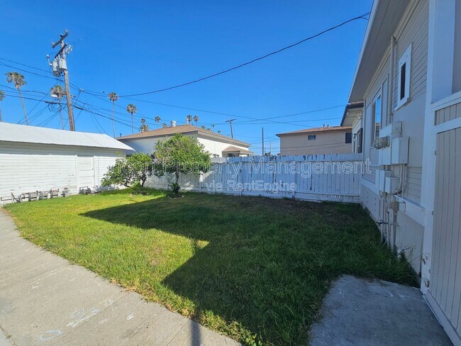 Building Photo - 127 S B St