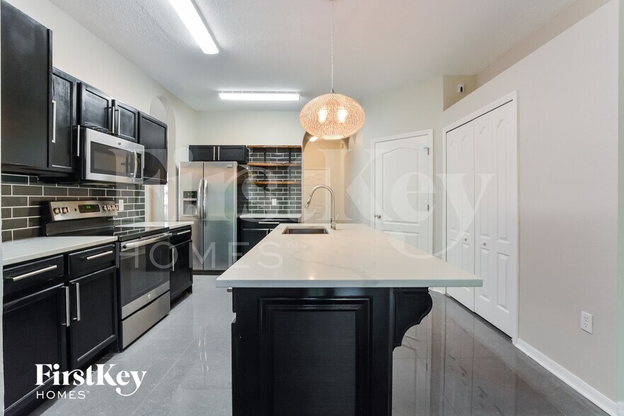 Building Photo - 3960 Andover Cay Blvd