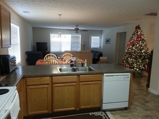 Building Photo - ***AVA. 9/1, SHORT-TERM RENTAL*** WESTSIDE...