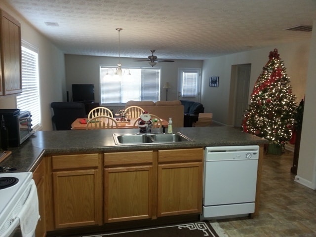 Building Photo - ***AVA. 9/25, SHORT-TERM RENTAL*** WESTSID...