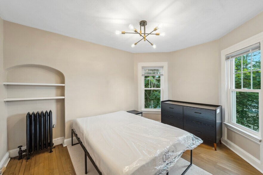 Building Photo - 95 Leroy St