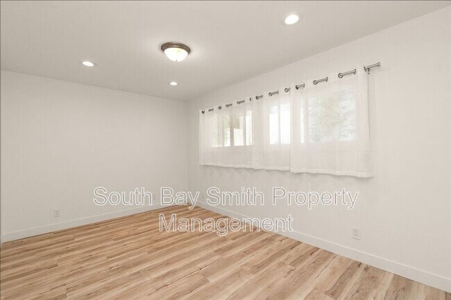 Building Photo - 312 Ave Atezada