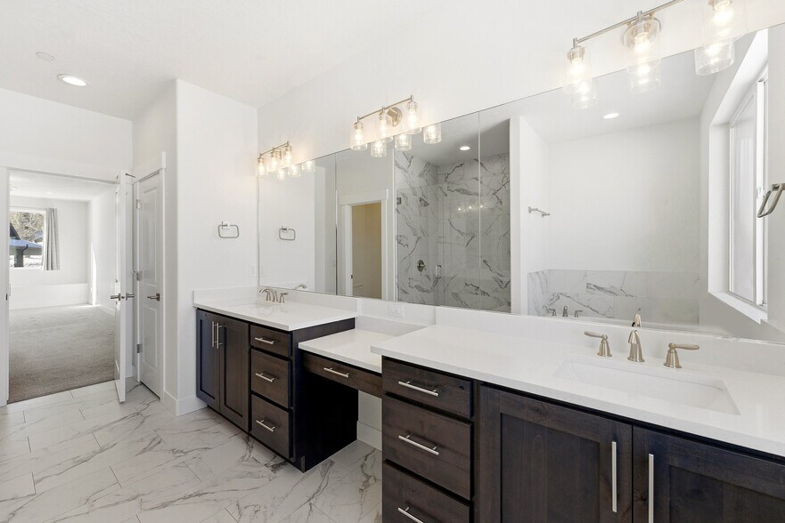 Building Photo - 3342 Santa Fe Rd