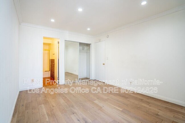 Building Photo - 525 S Ardmore Ave