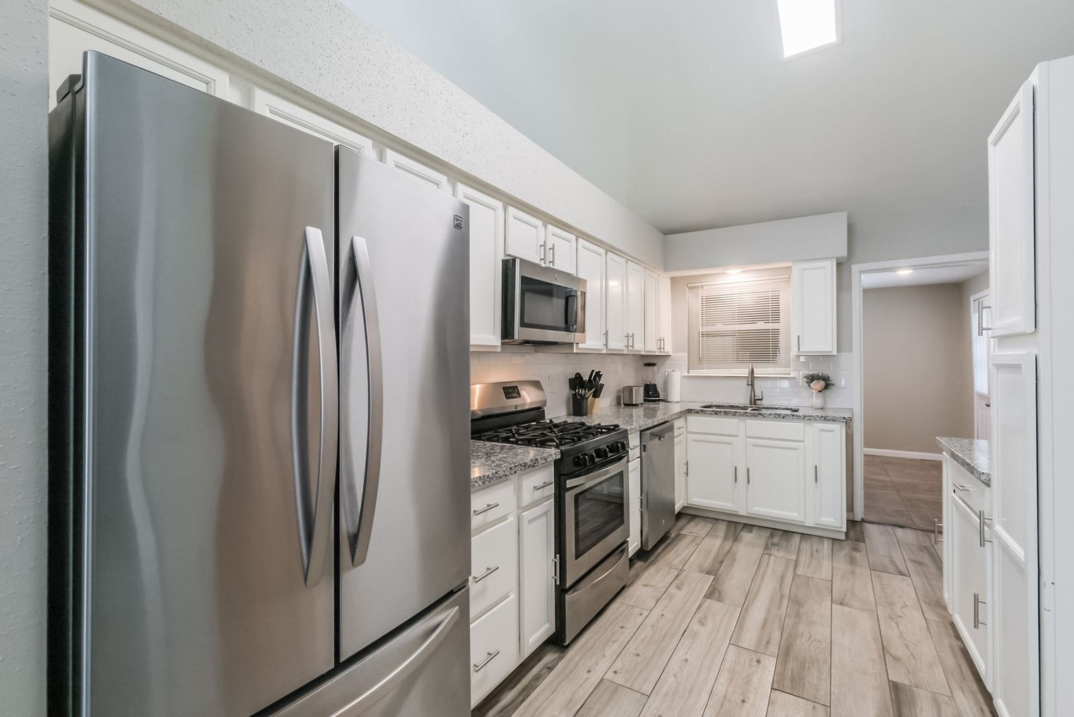 Building Photo - 9216 Carousel Ln