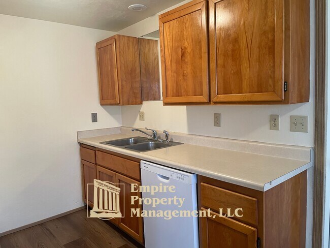 Building Photo - 3819 Dove Ln