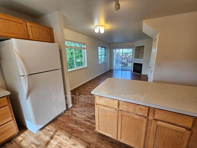 Building Photo - 316 NE Whitman St