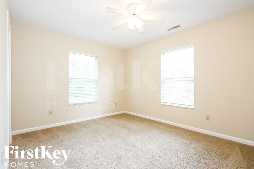 Building Photo - 7228 Village Oaks Dr