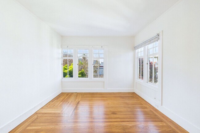 Building Photo - 924 Clayton St