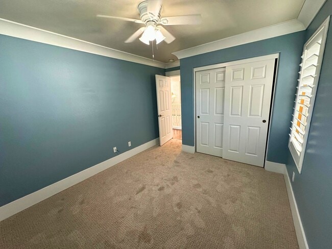 Building Photo - Stunning 4 Bedroom, 2.5 Bath Lawrence Ranch Home With Solar