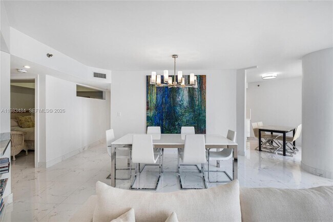 Building Photo - 16425 Collins Ave