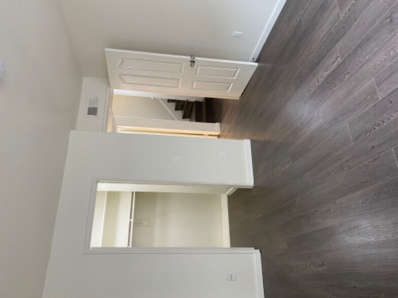 Building Photo - 13002 Riverside Dr