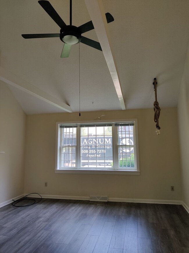 Building Photo - 2 Bedroom, 2 Bedroom Condo Year Round-Yarmouth Port