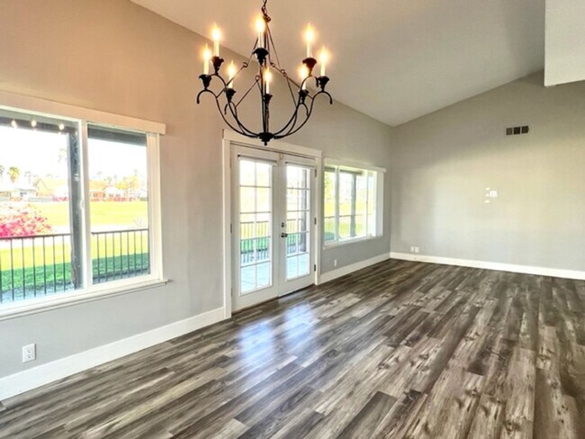 Building Photo - 3 Bedroom Pool Home on Golf Course