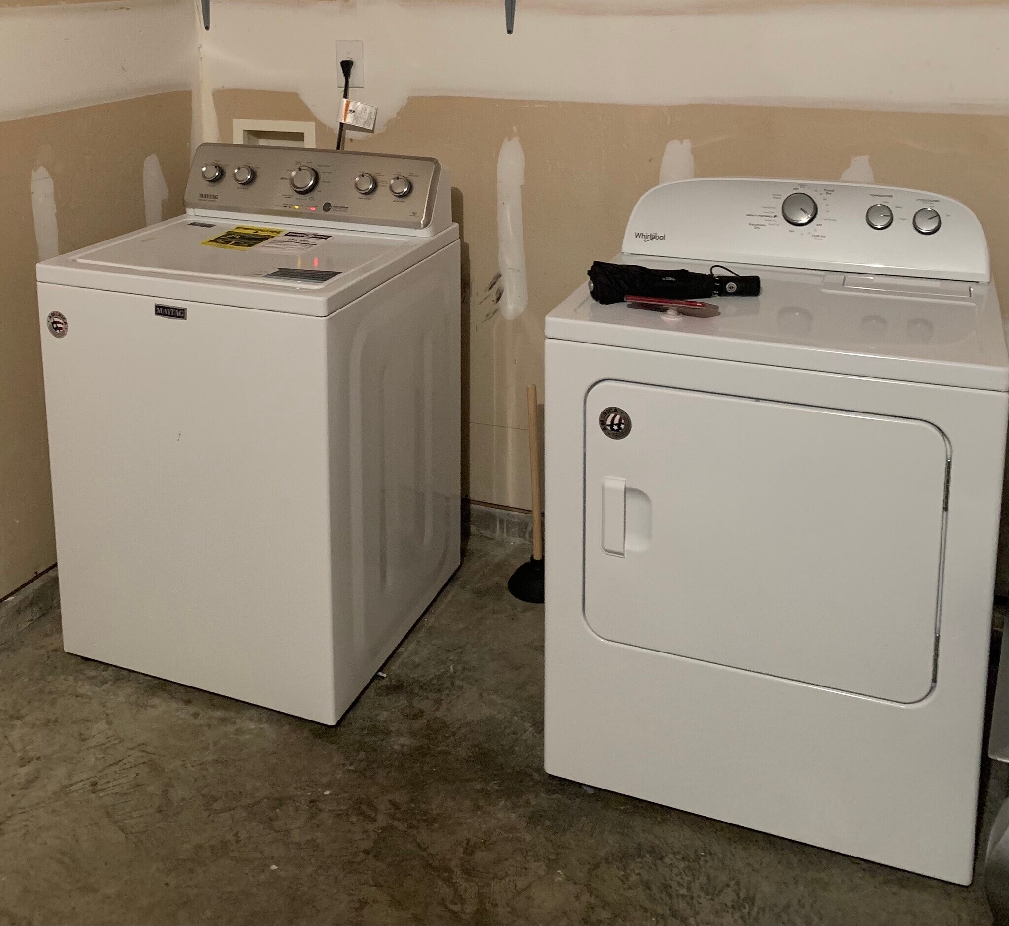washer and dryer in garage - 2542 Sonar St
