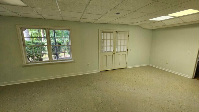 Building Photo - 1381 Providence Dr