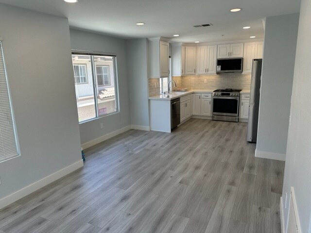 Building Photo - 10266 Wateridge Cir