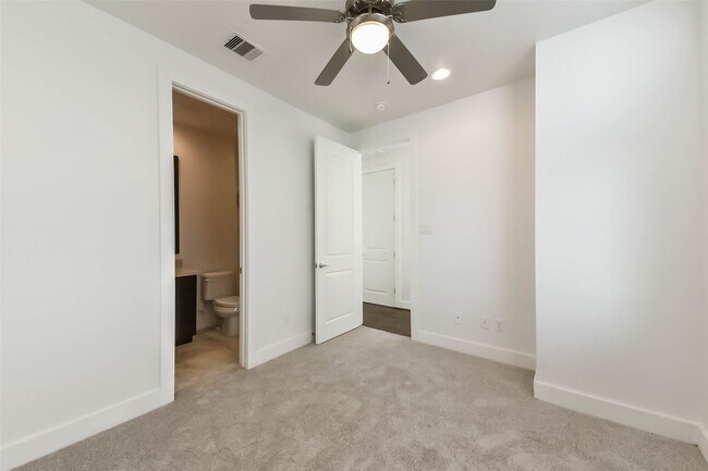 Building Photo - 1810 Thompson St