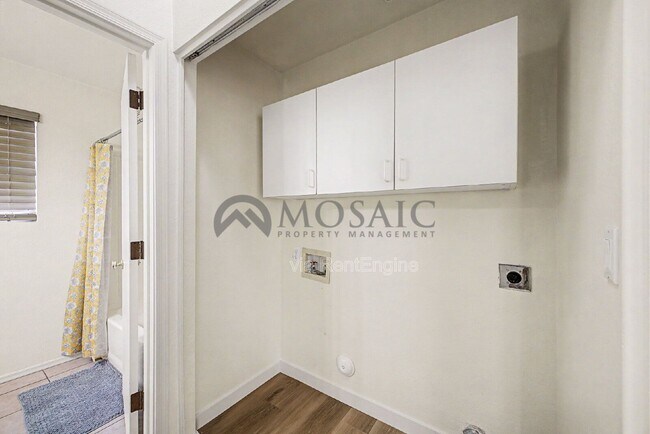 Building Photo - 1271 W Gail Dr