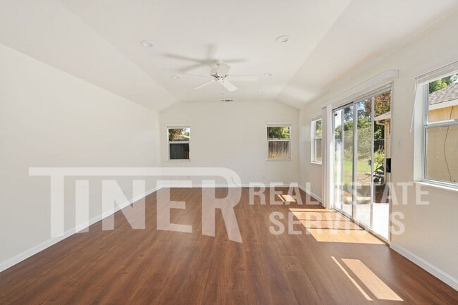 Building Photo - 1812 Mercury Way