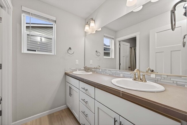 Building Photo - Beautiful 4-Bedroom Camas Home on Quiet Cul-de-Sac | Built in 2020 | Private Backyard