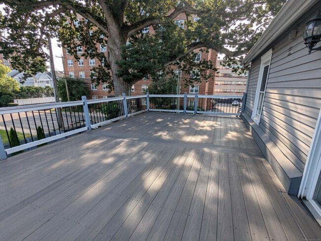 Building Photo - 147 Grove St
