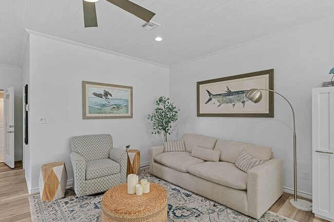 Building Photo - Charming 1BR plus bonus room, 2 full bath ...