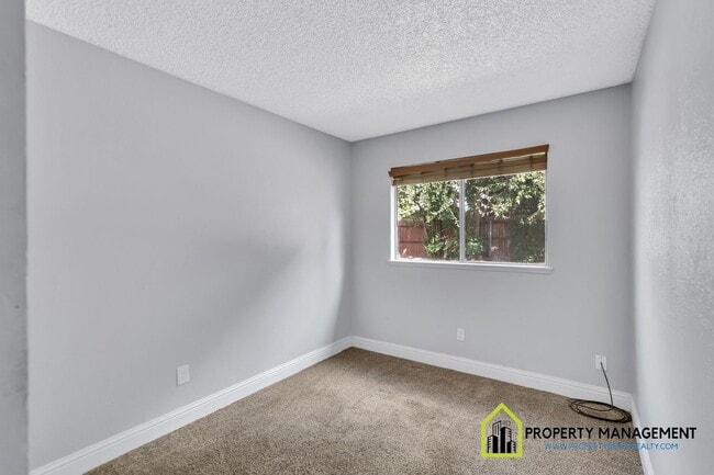 Building Photo - Remodeled 4-Bedroom w/  Large Backyard-AF