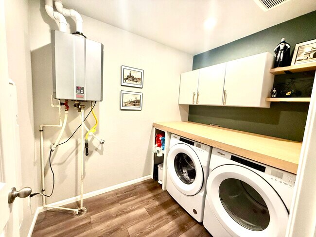 Building Photo - 12248 Dairy St