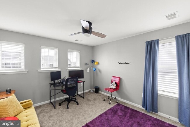 Building Photo - 124 Lenore Ln