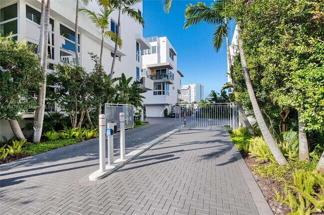 Building Photo - 31 N Shore Dr
