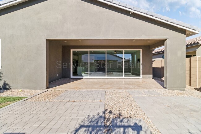 Building Photo - 17171 W Thousand Oaks St