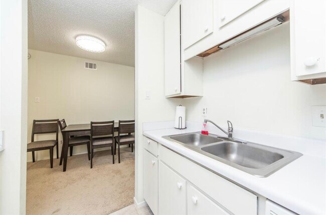 Building Photo - 10049 Westpark Dr