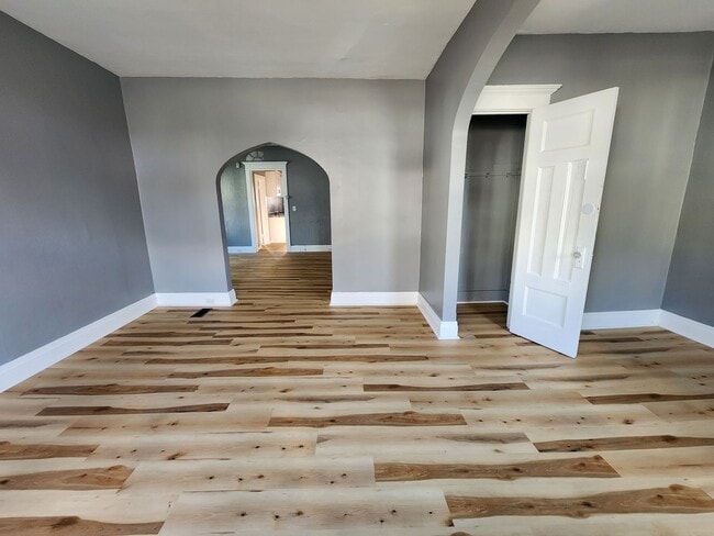 Building Photo - Two Bedroom Single Family Home!