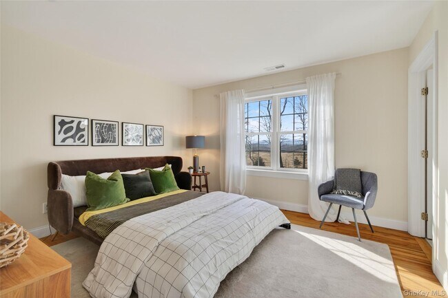 Building Photo - 231 Lake Rd