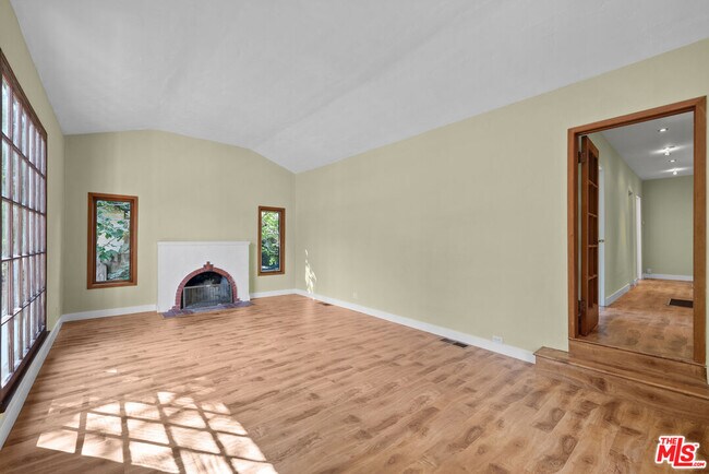 Building Photo - 2569 Patricia Ave