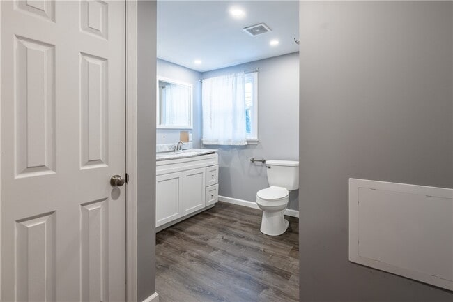 Building Photo - 67 Cranberry Rd