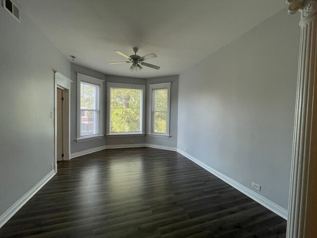 Building Photo - 3327 W Evergreen Ave