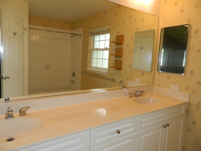 Building Photo - Beautifully Upgraded 3BR/2BA Home in Luala?i Subdivision
