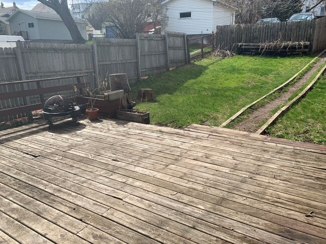 Building Photo - Duluth, MN - 3-bedroom - 2 bathroom - Sing...