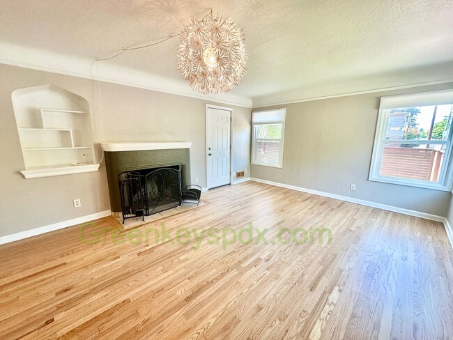 Building Photo - Huge 4 Bedroom 2 Bath House across from Ro...