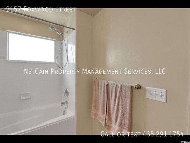 Building Photo - 2157 Foxwood St