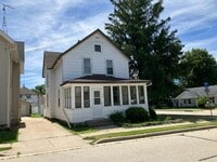 Building Photo - 214 Oak St