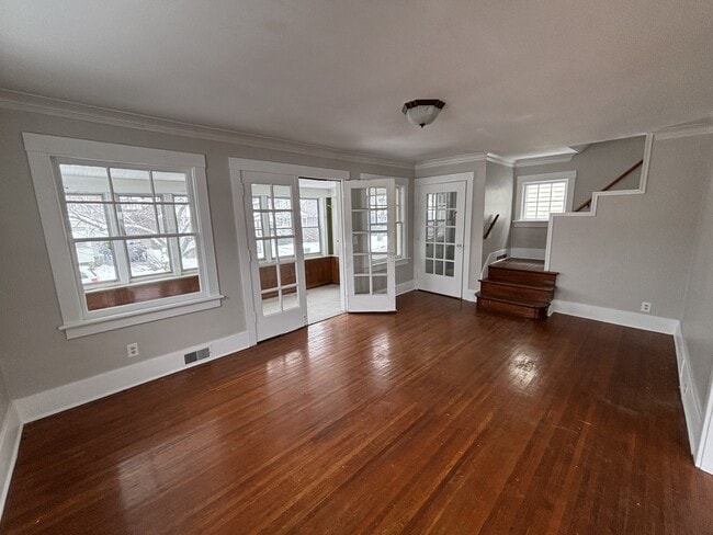 Primary Photo - 72 Martinot Ave