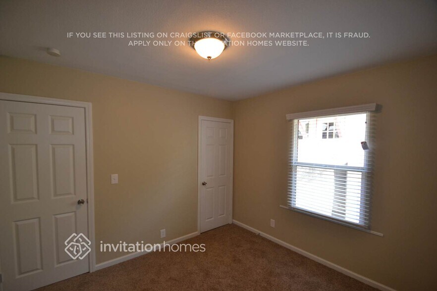 Building Photo - 10018 Silverton Ave