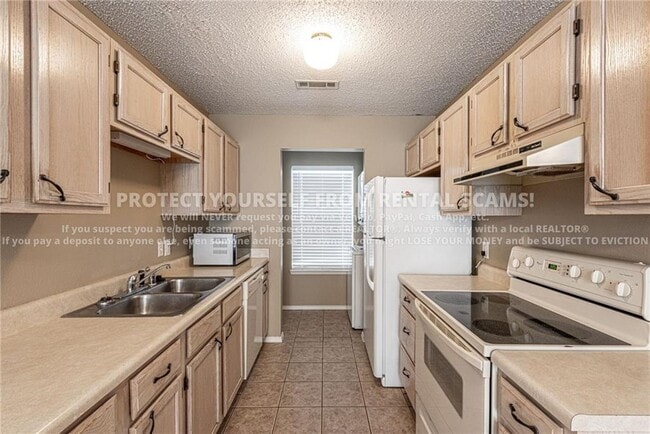 Building Photo - 3195 W Woodfield Way