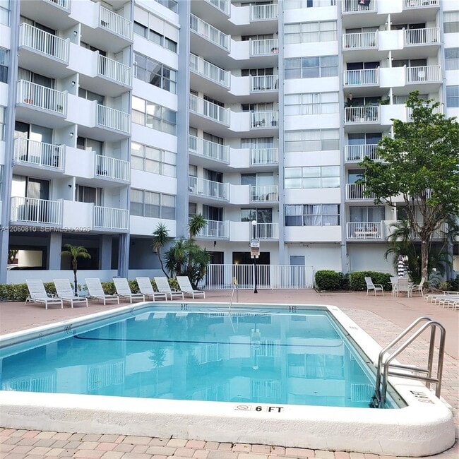 Building Photo - 1200 NE Miami Gardens Dr